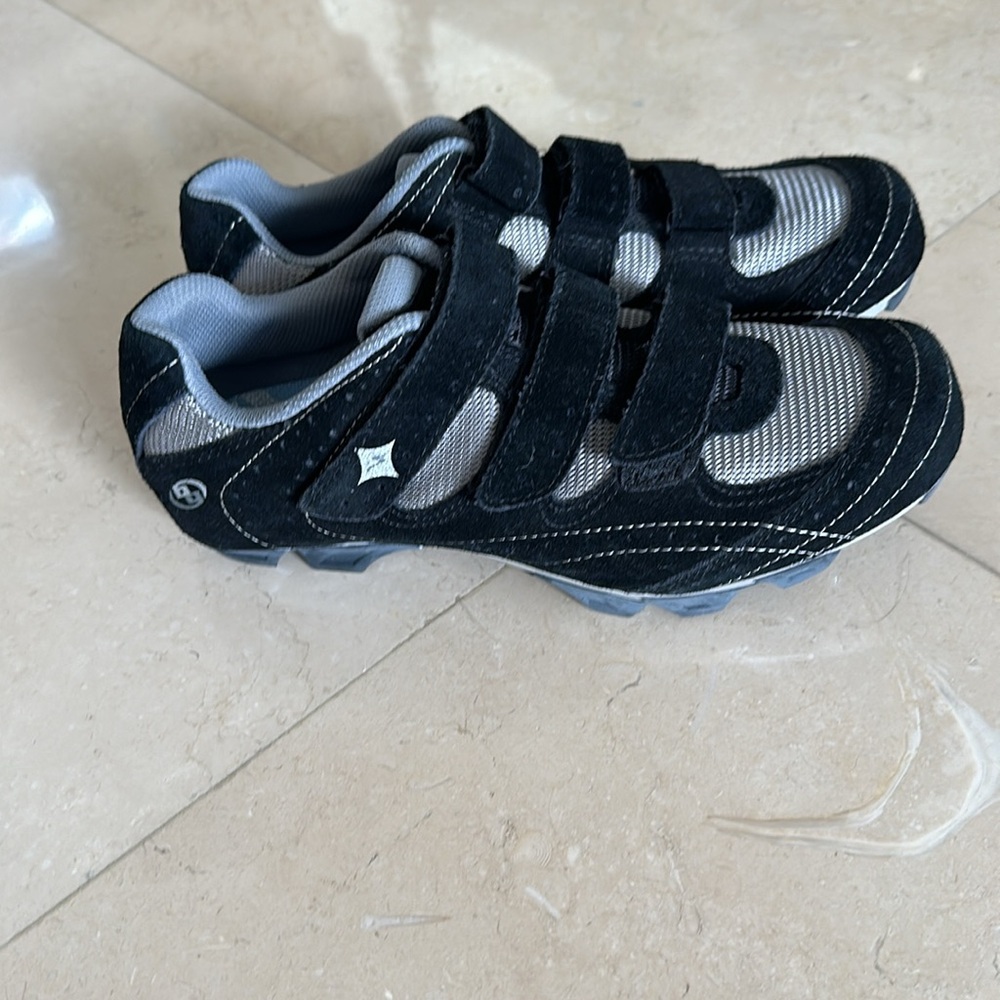 Shimano Black Spinning Shoes size 8.5 perfect for foot size 7-8